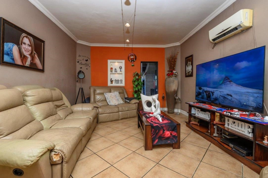 5 Bedroom Property for Sale in Van Riebeeck Hoogte Eastern Cape